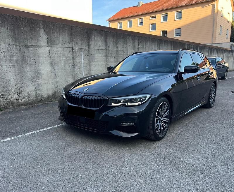 Schwarz Gebraucht 2020 BMW 330 M Sport Kombi | 32.499 € (Fairer Preis) - Bild 1/4