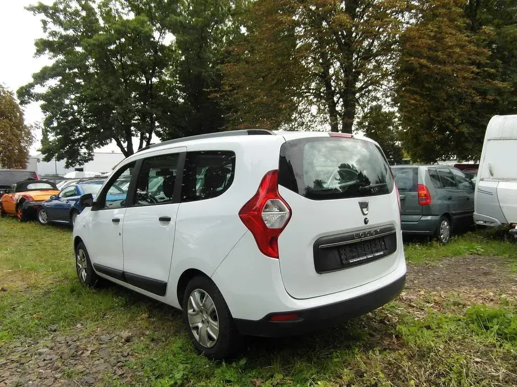 Gebraucht Dacia Lodgy Comfort 116 PS (85 kW) 2022 Weiß Van / Kleinbus