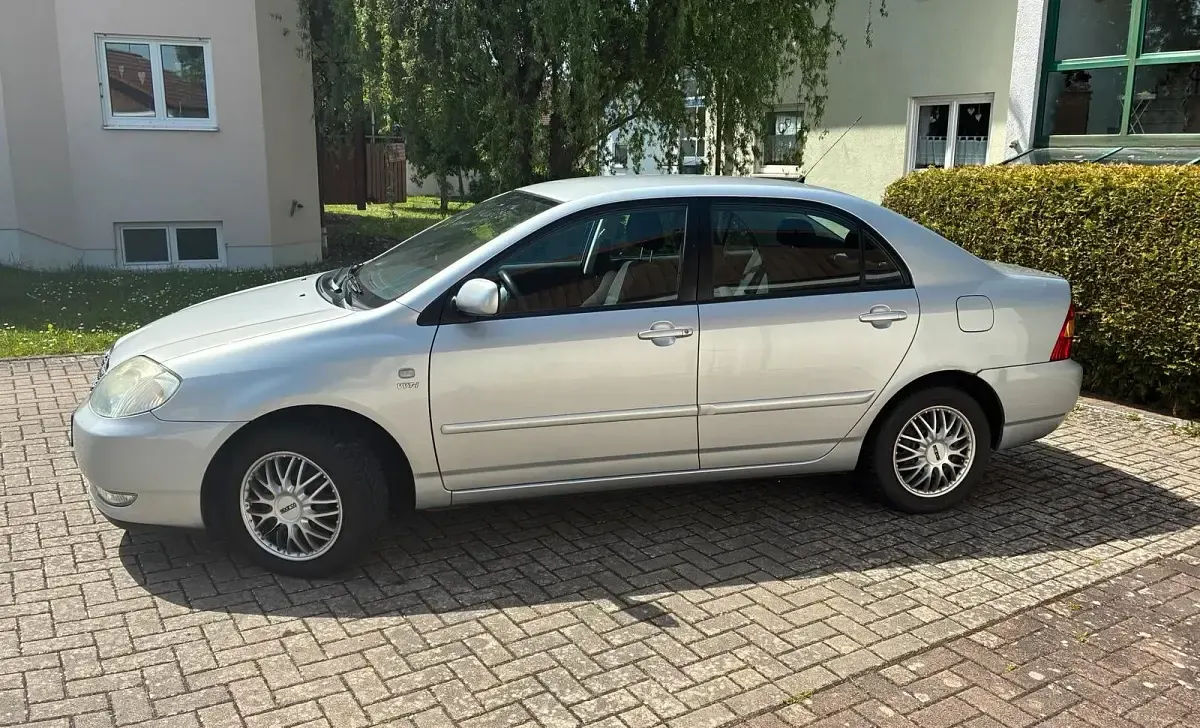 Gebraucht Toyota Corolla 110 PS (80 kW) 2003 Silber Limousine