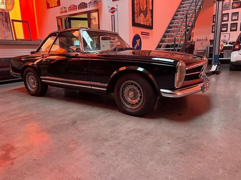 Second-hand Mercedes SL280 1970 Negru Cabrio