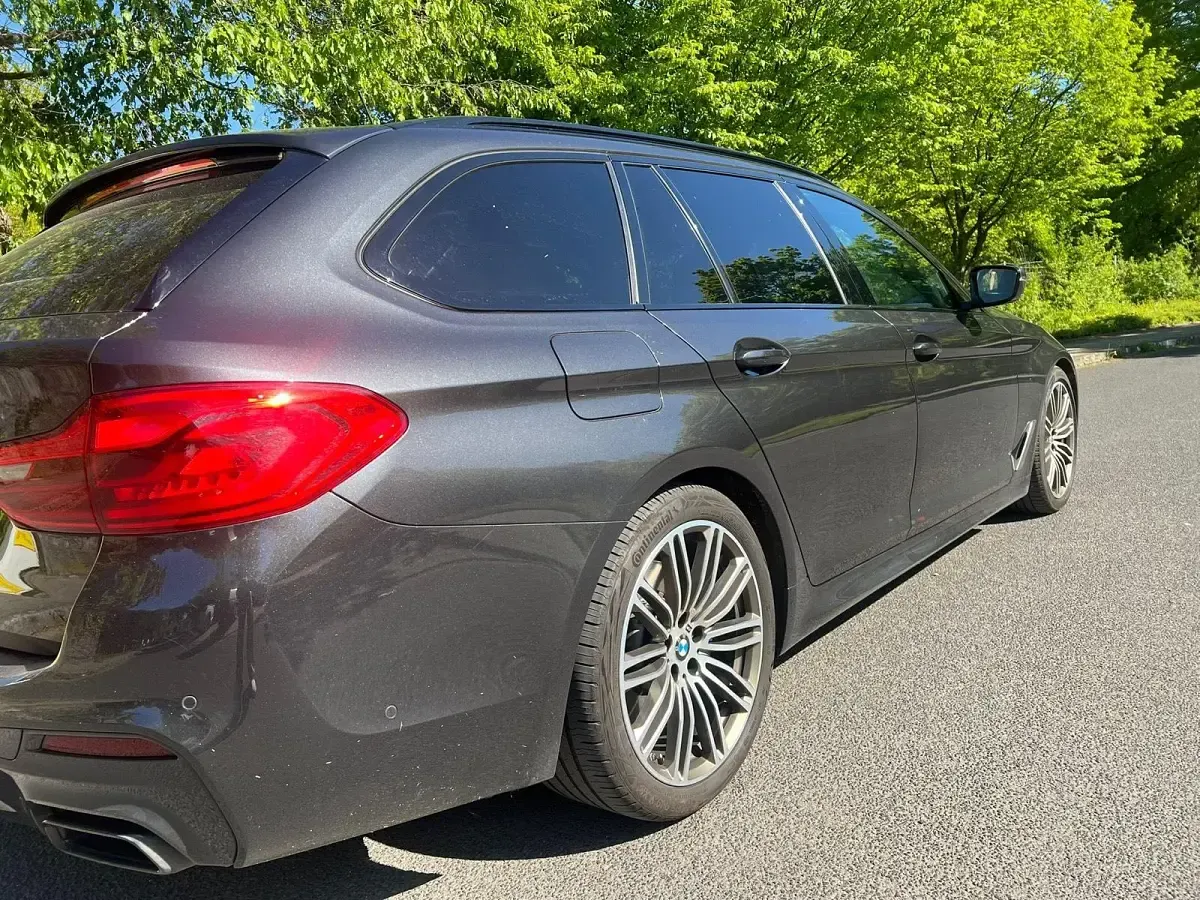 Gebraucht BMW 550 400 PS (294 kW) 2019 Grau Kombi