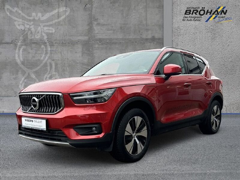 Fusion red / metallic Gebraucht 2022 Volvo XC40 Inscription SUV | 28.480 € (Guter Preis) - Bild 1/4