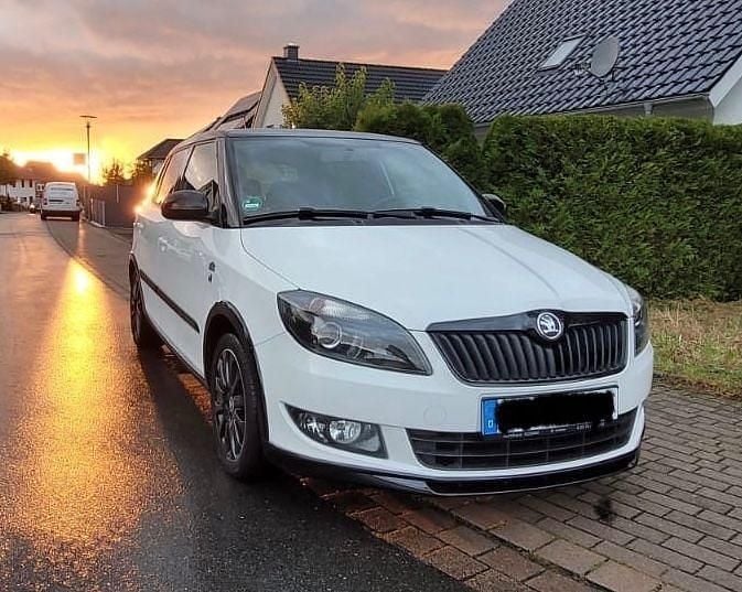 Weiß Gebraucht 2013 Skoda Fabia Monte Carlo Limousine | 4.900 € (Fairer Preis) - Bild 1/4