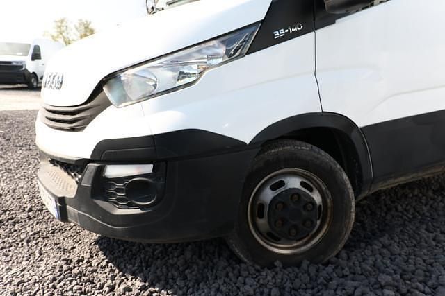 Gebraucht Iveco Daily 136 PS (100 kW) 2018 Weiß weiß Van