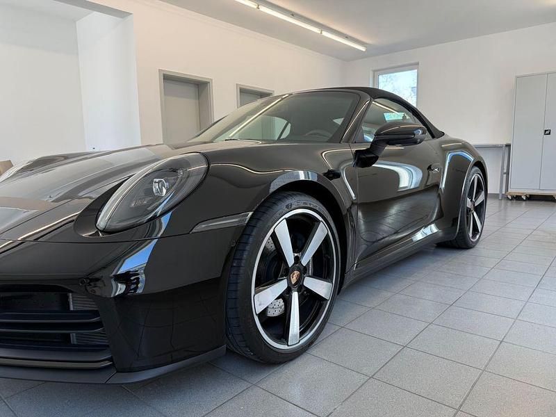 Gebraucht Porsche 992 394 PS (289 kW) 2025 Schwarz Cabrio