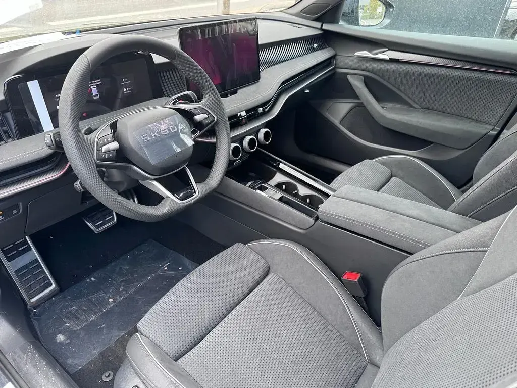 Gebraucht Skoda Superb Ambition 150 PS (110 kW) 2024 Silber Kombi