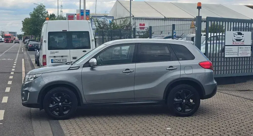 Gebraucht Suzuki Vitara 140 PS (102 kW) 2017 Grau SUV