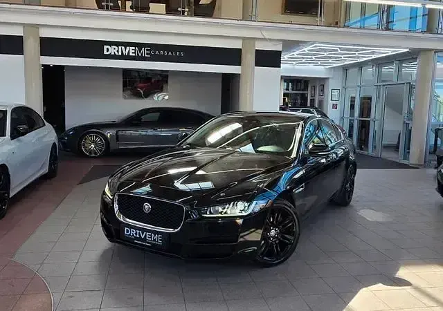 Gebraucht Jaguar XE Prestige 180 PS (132 kW) 2018 Schwarz Limousine