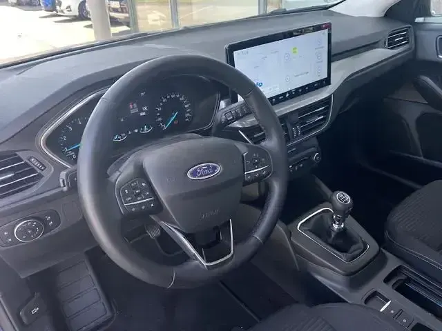 Gebraucht Ford Focus Titanium 125 PS (91 kW) 2025 Chromablau metallic (metallic) Limousine