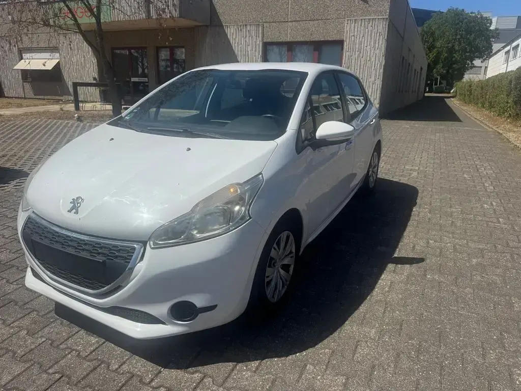 Gebraucht Peugeot 208 Active 68 PS (50 kW) 2013 Weiß Kleinwagen