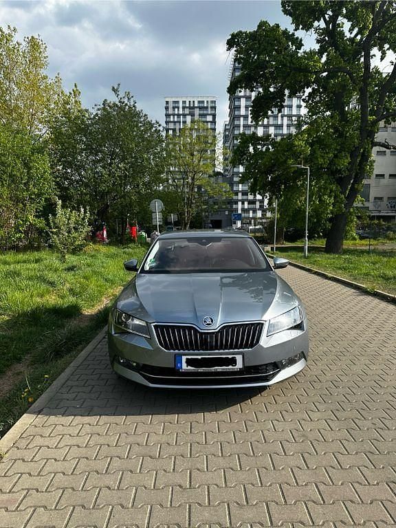 Grau Gebraucht 2017 Skoda Superb LAURIN & KLEMENT Limousine | 16.800 € (Guter Preis) - Bild 1/4