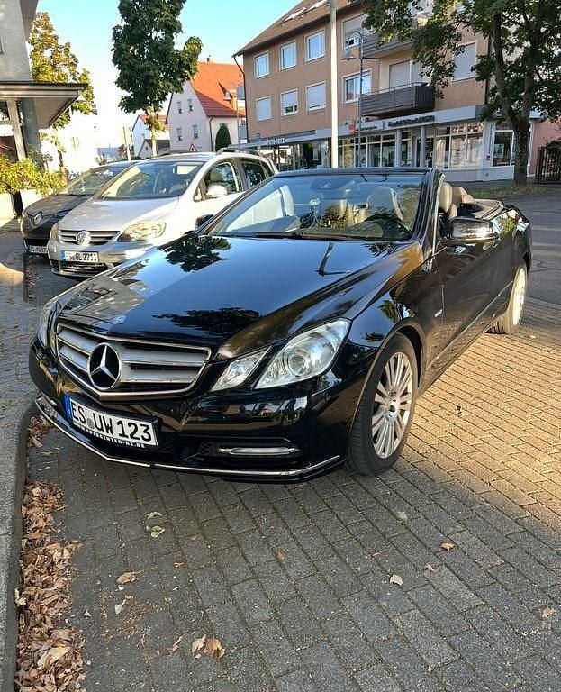 Schwarz Gebraucht 2012 Mercedes E200 Avantgarde Cabrio | 11.998 € (Superpreis) - Bild 1/4