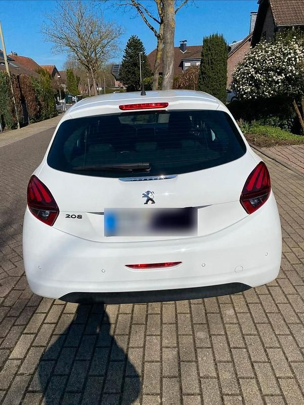 Second-hand Peugeot 208 Active 102 CP (75 kW) 2019 Alb Hatchback