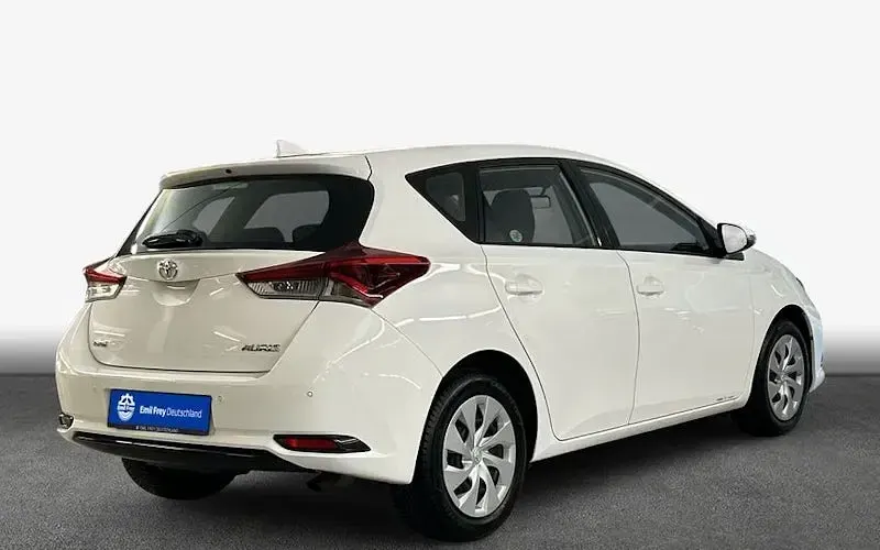 Gebraucht Toyota Auris Basis 99 PS (72 kW) 2016 Schneeweiß Limousine