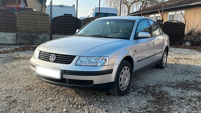 Gebraucht VW Passat 101 PS (74 kW) 1998 Silber Limousine
