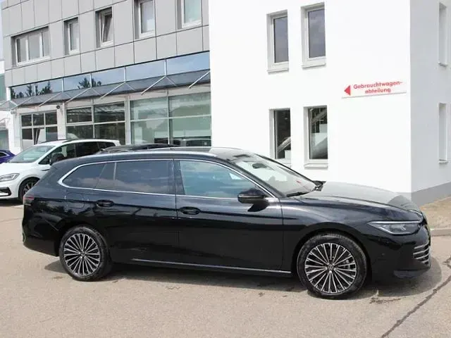Gebraucht VW Passat Elegance 177 PS (130 kW) 2025 Grenadillschwarz metallic Kombi