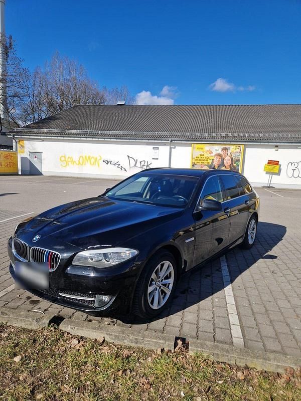 Gebraucht BMW 520 181 PS (133 kW) 2011 Schwarz Kombi