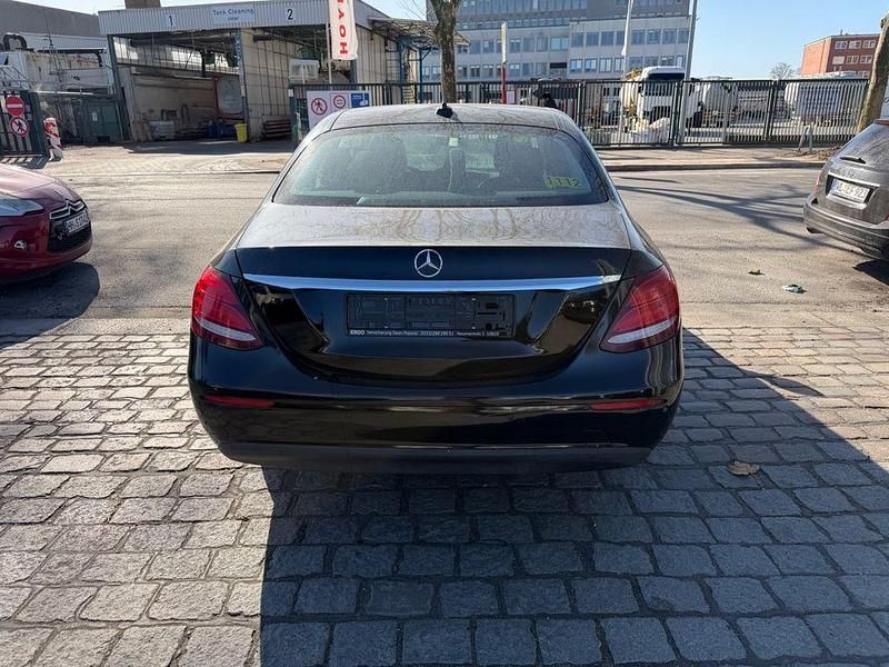 Gebraucht Mercedes E200 160 PS (117 kW) 2020 Schwarz Limousine