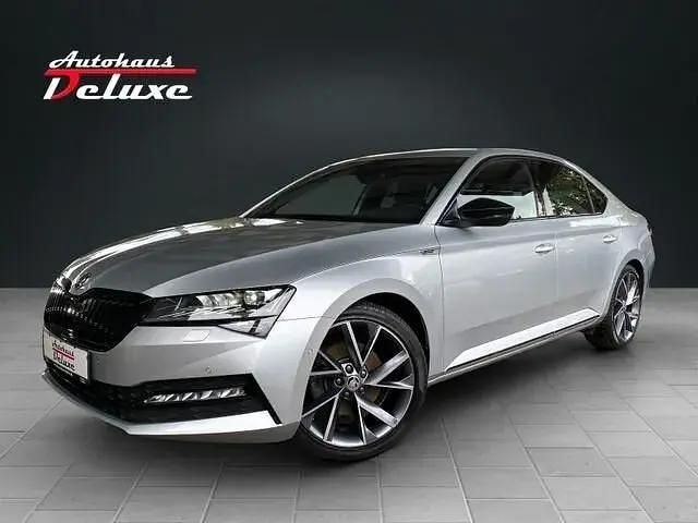 Silber Gebraucht 2022 Skoda Superb SportLine Limousine | 32.900 € (Fairer Preis) - Bild 1/4