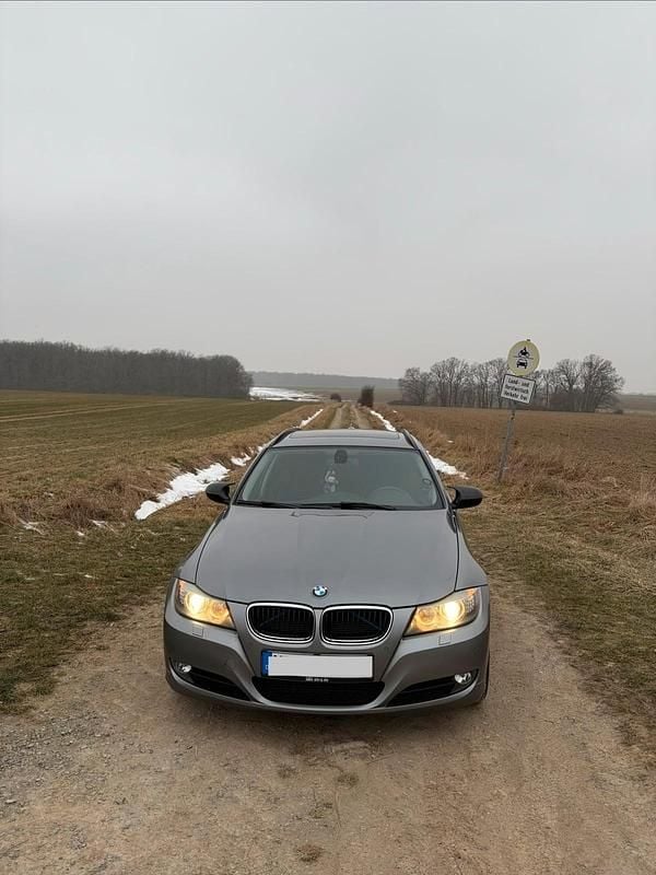 Grau Gebraucht 2010 BMW 325 Kombi | 9.200 € (Superpreis) - Bild 1/4