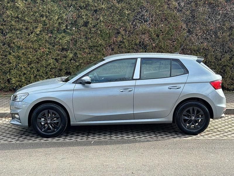 Nowe Skoda 105 95 KM (69 kW) 2026 Srebrny Sedan/Limuzyna