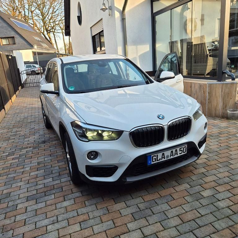 Weiß Gebraucht 2018 BMW X1 Advantage SUV | 15.900 € (Guter Preis) - Bild 1/4
