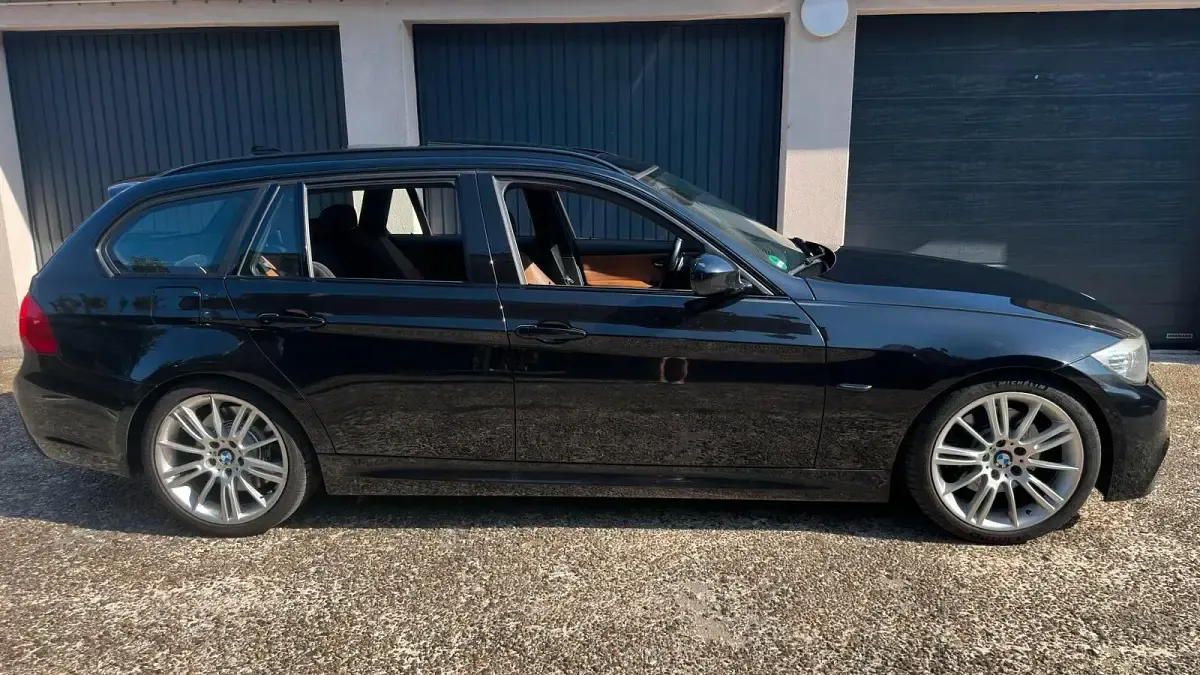 Gebraucht BMW 325 Shadowline 204 PS (150 kW) 2011 Schwarz Kombi