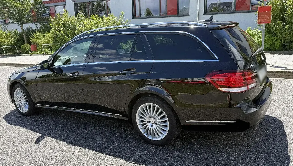 Gebraucht Mercedes E300 Elegance 231 PS (169 kW) 2013 Schwarz Limousine