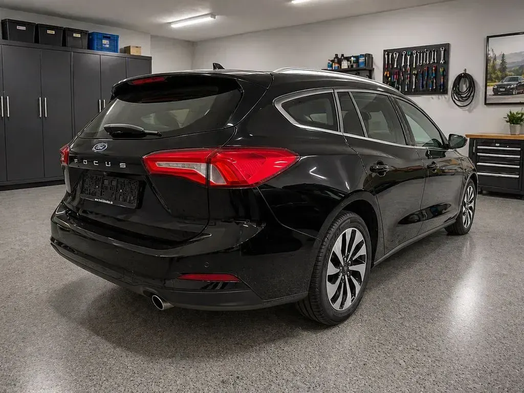 Gebraucht Ford Focus Cool & Connect 120 PS (88 kW) 2021 Schwarz Limousine