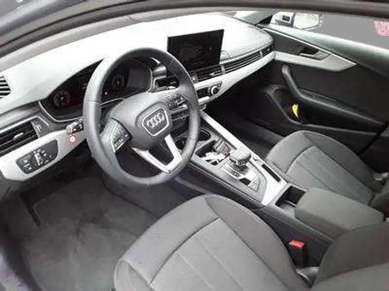 Gebraucht Audi A4 Ambiente 100 PS (73 kW) 2025 Silber Kombi