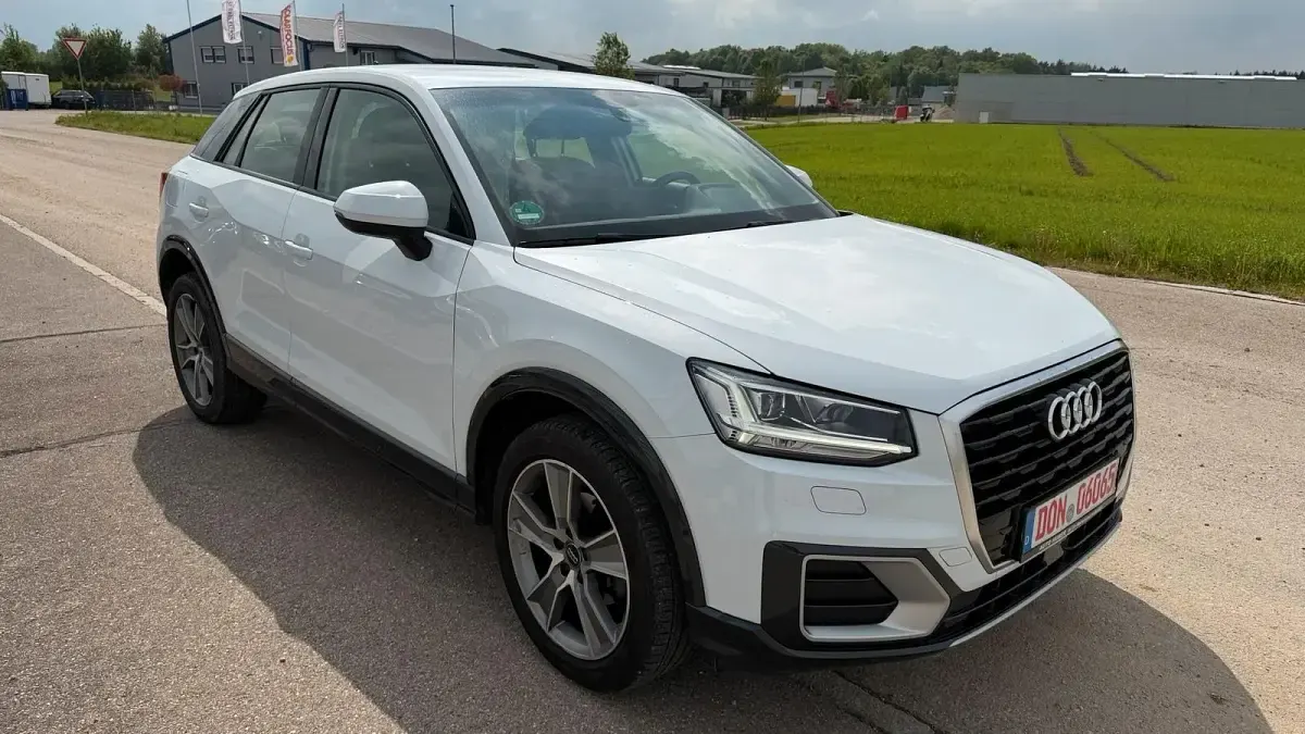 Gebraucht Audi Q2 Design 150 PS (110 kW) 2020 Gletscherweiß metallic SUV