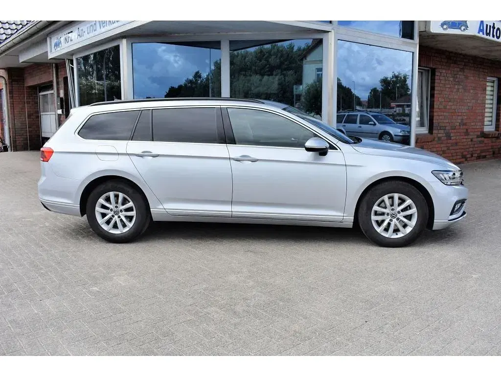 Gebraucht VW Passat Business 150 PS (110 kW) 2022 Scale silver metallic Kombi