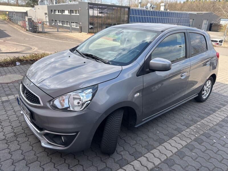 Grau Gebraucht 2016 Mitsubishi Space Star Diamant Edition Kleinwagen | 5.400 € (Fairer Preis) - Bild 1/4