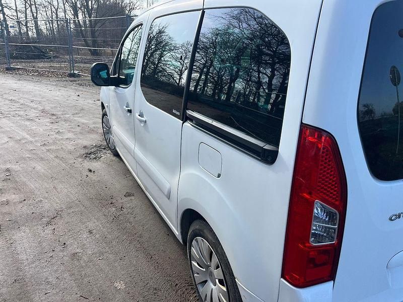 Gebraucht Citroën Berlingo 98 PS (72 kW) 2011 Weiß Van / Kleinbus