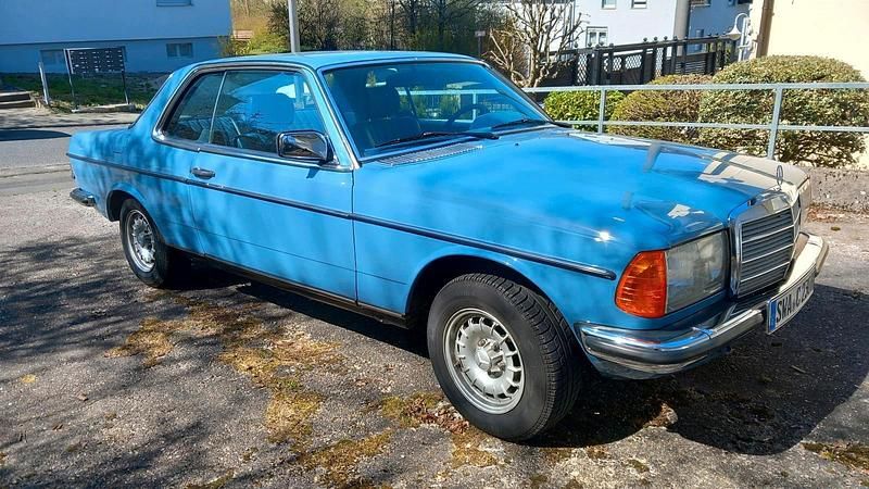 Blau Gebraucht 1979 Mercedes 230 Coupé | 16.900 € - Bild 1/4