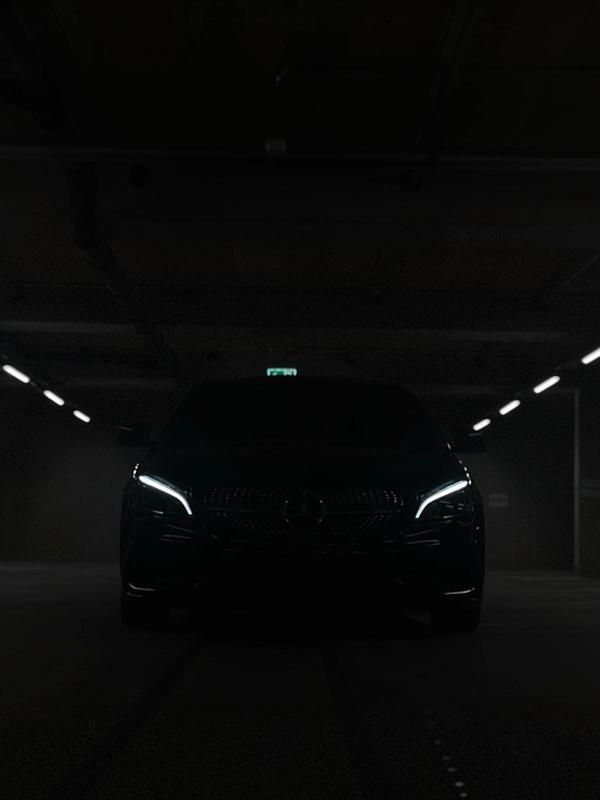 Schwarz Gebraucht 2016 Mercedes CLA200 Kombi | 17.500 € - Bild 1/4