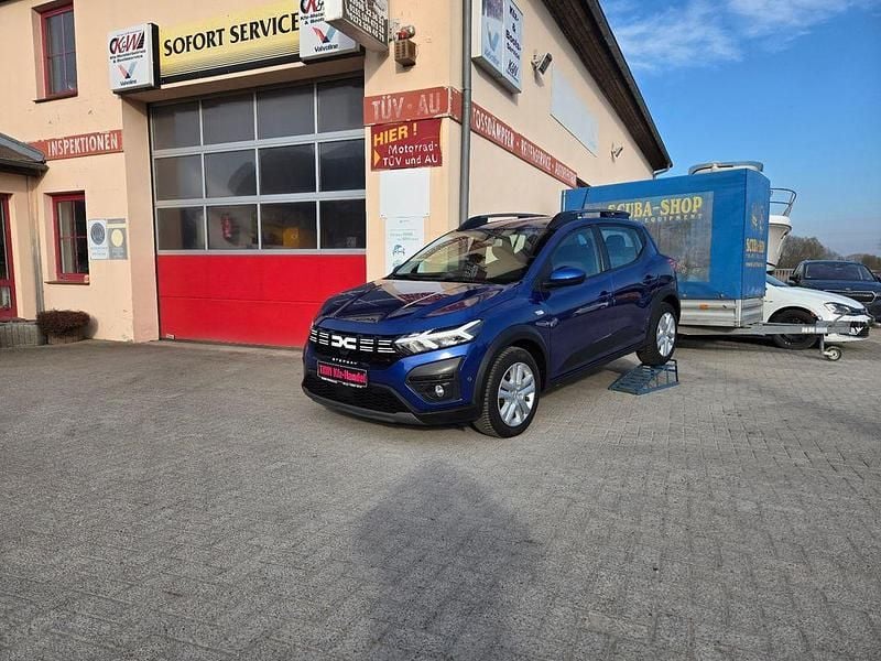 Gebraucht Dacia Sandero Expression 91 PS (66 kW) 2024 Blau SUV