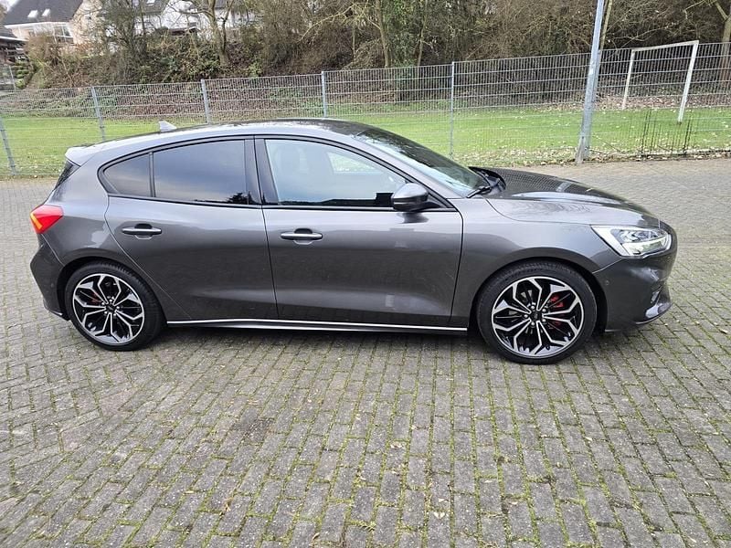 Gebraucht Ford Focus ST-Line 125 PS (91 kW) 2020 Grau Limousine