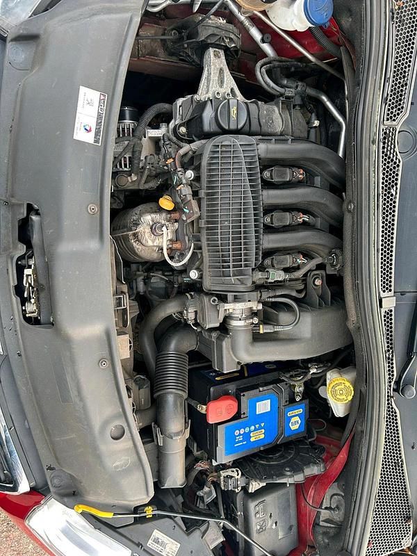 Second-hand Peugeot 208 86 CP (63 kW) 2014 Roșu Hatchback