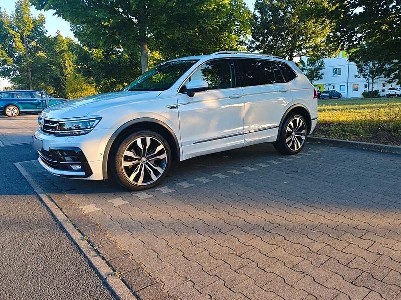 Grau Gebraucht 2018 VW Tiguan Allspace R-line SUV | 27.000 € (Fairer Preis) - Bild 1/4