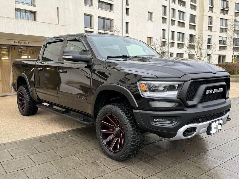Schwarz Gebraucht 2020 Dodge Ram Abholung | 42.900 € (Teuer) - Bild 1/4