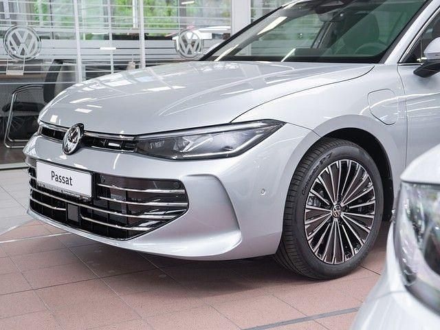 Gebraucht VW Passat Business 150 PS (110 kW) 2026 Oyster silver metallic Kombi