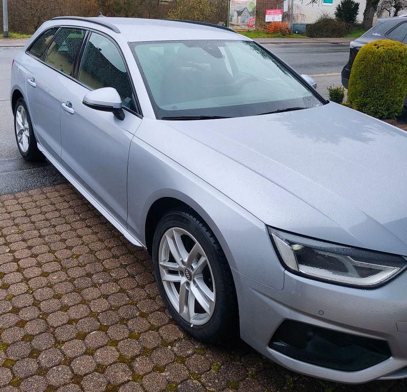 Gebraucht Audi A4 Advanced 163 PS (119 kW) 2021 Grau Kombi