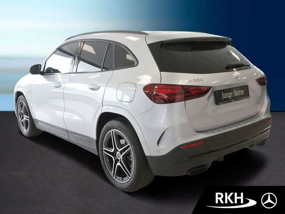Gebraucht Mercedes GLA200 AMG line 163 PS (119 kW) 2026 Lack hightechsilber SUV