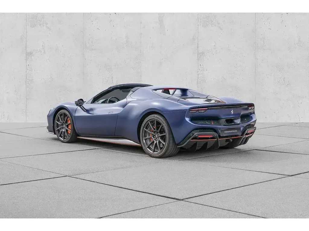 Gebraucht Ferrari 296 829 PS (609 kW) 2025 Blu swaters opaco Coupé