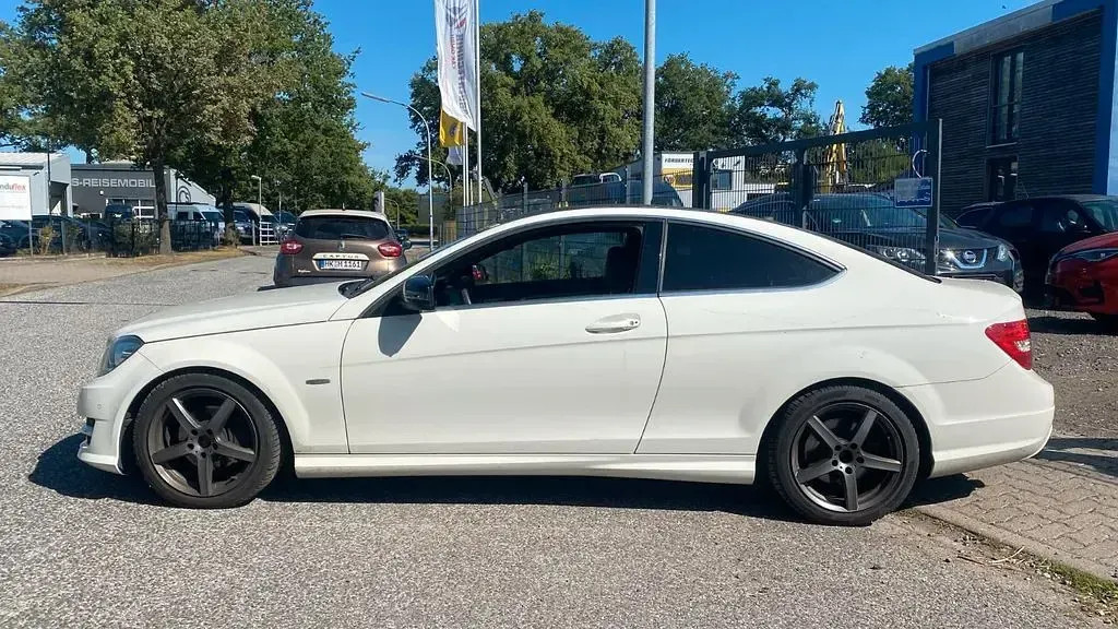 Gebraucht Mercedes C180 AMG 156 PS (114 kW) 2011 Weiß Coupé