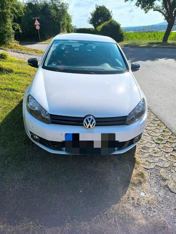 Weiß Gebraucht 2012 VW Golf VI Limousine | 3.600 € (Guter Preis) - Bild 1/4