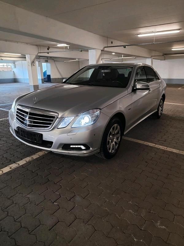 Gebraucht Mercedes E350 Elegance 292 PS (214 kW) 2009 Grau Limousine