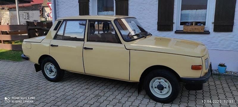 Gelb Gebraucht 1988 Wartburg 353 Limousine | 6.800 € - Bild 1/4