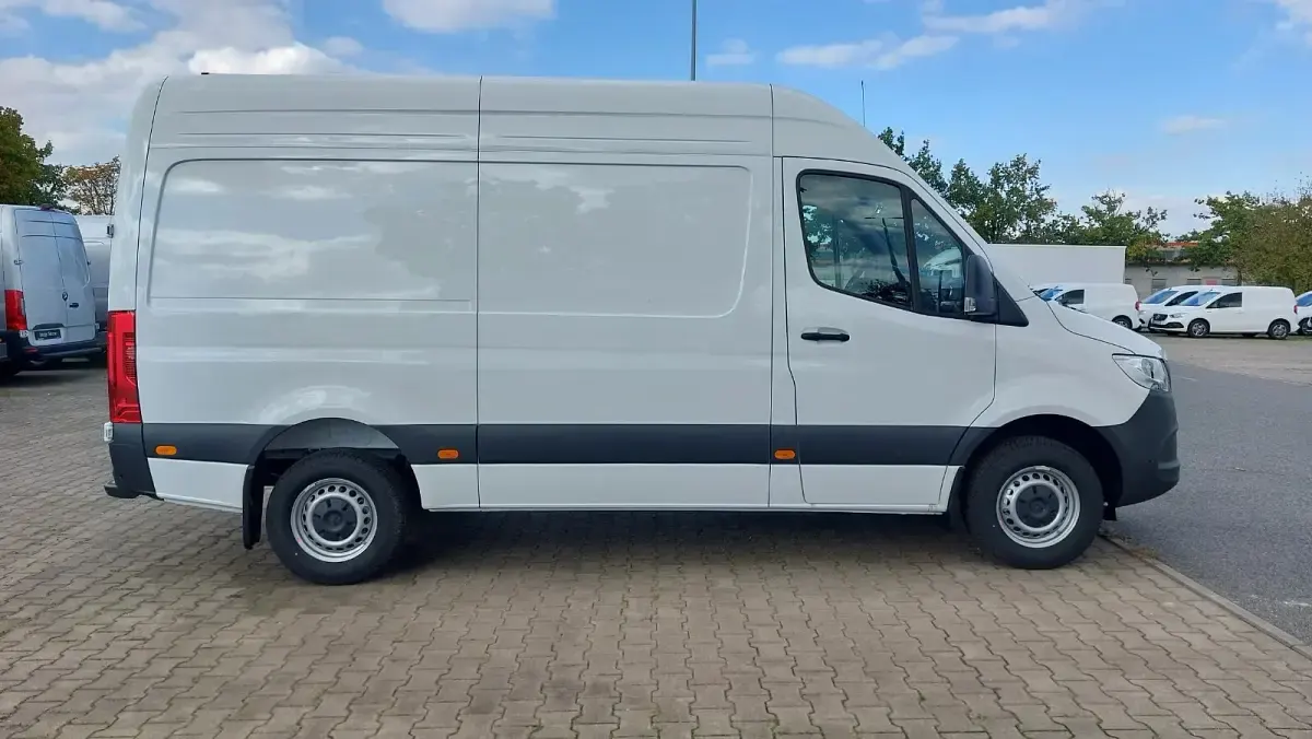 Używany Mercedes Sprinter 170 KM (125 kW) 2025 Biały Van